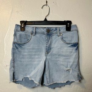1822 Denim Light wash Distressed Shorts